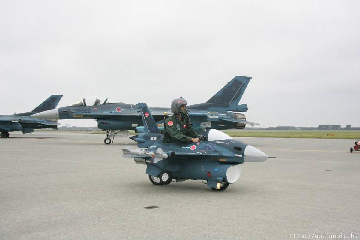 mini F-16